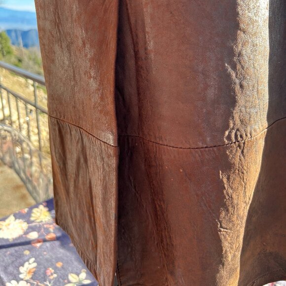 BANANA REPUBLIC Buttersoft Vintage Leather Pencil Skirt, Sz 6 w/ Tiny Flaws - Picture 6 of 15